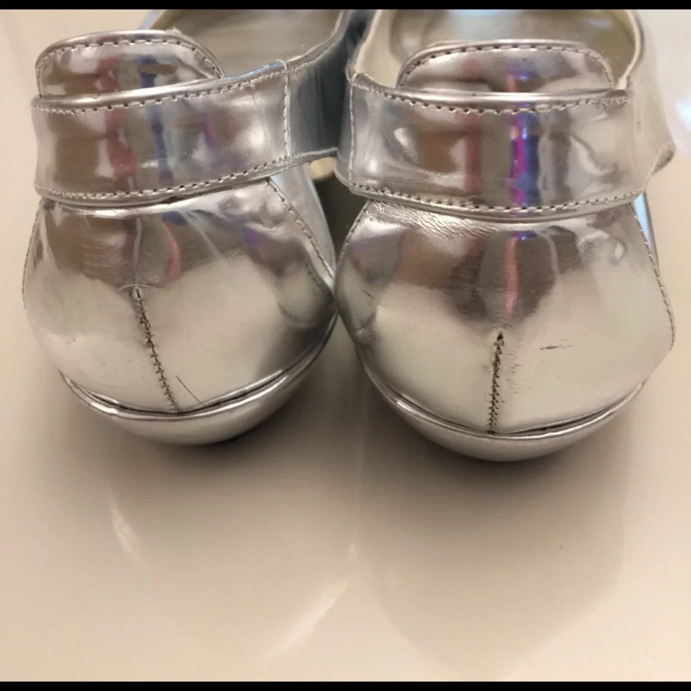 Stuart Weitzman silver leather flats - Picture 3 of 8